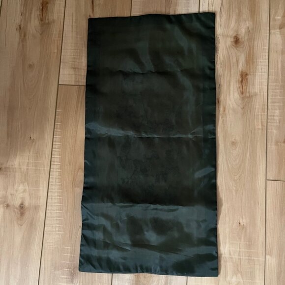 Vintage Chinese Embroidered Silk Panel Wall Hanging of 100 Children 26” x 13” - Picture 2 of 3